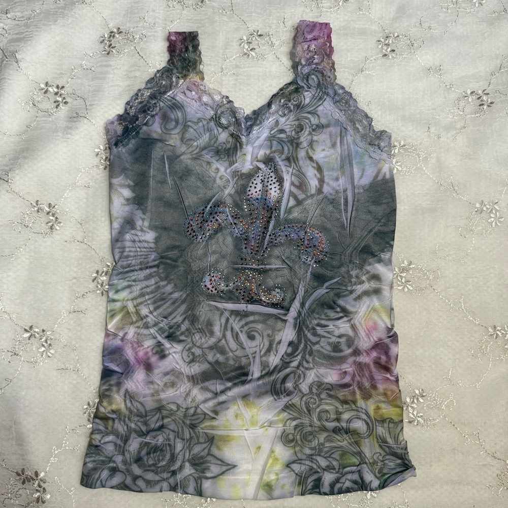 Vintage Y2K Rhinestone Fleur-de-Lis Lace Trim Tank – Best for Small/Medium